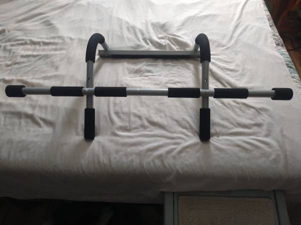 Door frame pull up bar 1