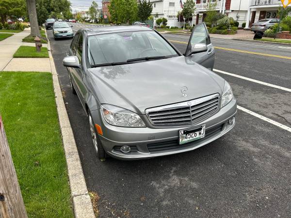 2008 Mercedes C300 4matic de lujo - $3,999 (Howard Beach)63654715849217122