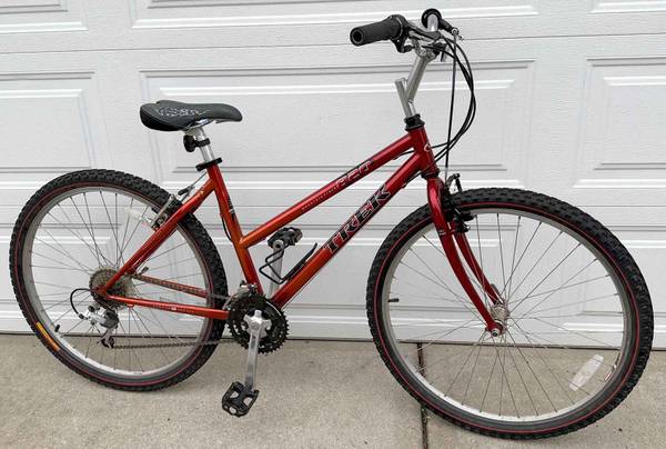 TREK 820 MountainTrack Ladies Mountain Bike Great Condition 1