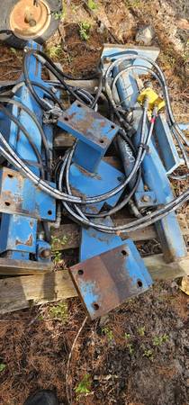 CareTree hydrolic stablizer for skid steer/spade 1