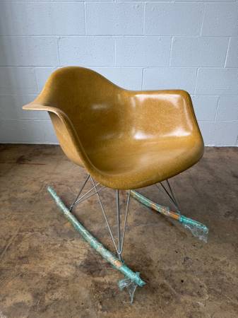 Original Herman Miller Eames RAR Rocking Chair – Light Ochre Fiberglas 1