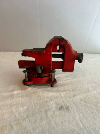 Red Bench Vise W/ Swivel Base. 1