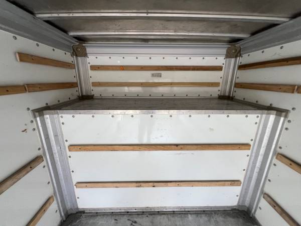 2010 Ford E-450 15-ft - Photo 14
