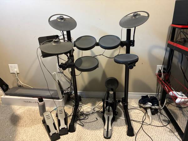 Yamaha DTX 400K Electronic Drum Set 1