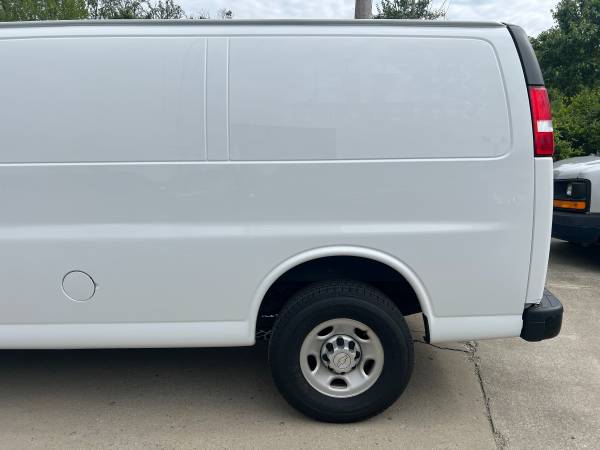 2019 Chevrolet Express 2500 EcoTec3 - Photo 9