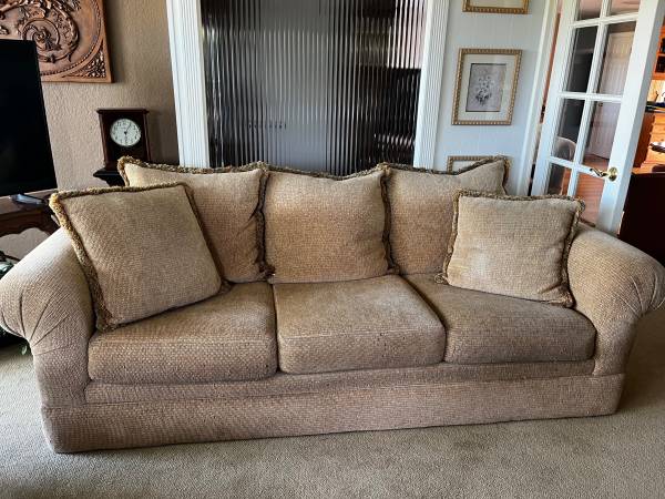Beautiful, quality Drexel Heritage sofa & loveseat. Priced to sell. 1