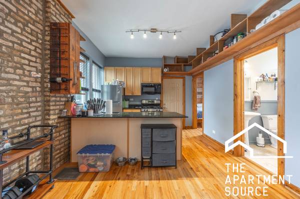 $2,600 / 2br - 2 Bed 2 Bath Loft in Humboldt Park!Duplex Down w. Tons of Character (Humboldt Park)63781678108033120