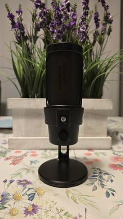VCOM M902 Studio Microphone 1