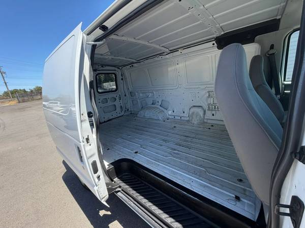 2008 Ford E150 - Photo 12