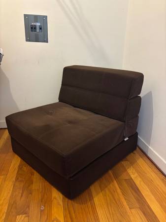 Portable folding bed with additional mattress 1