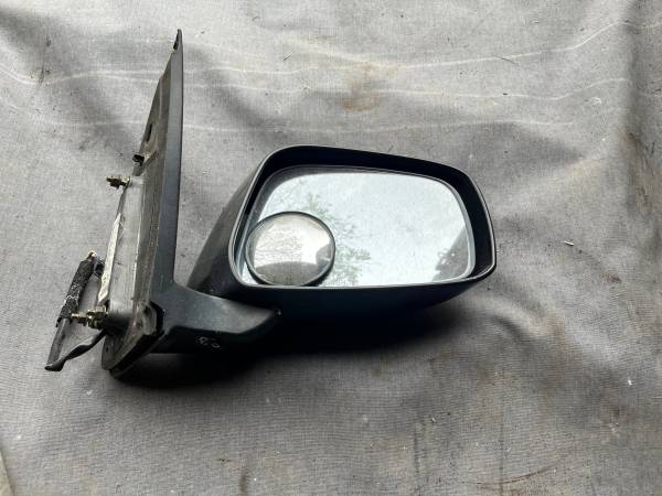 2005 Nissan Frontier Passenger Side Mirror 1
