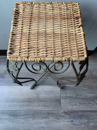 Nice metal plant stand 1