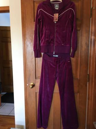 NWT Women’s 2 Piece Nike Vintage Velour Sportswear Set 1