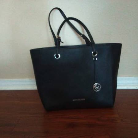 Michael Kors Walsh Medium Multifunction Tote – Black Saffiano Leather 1
