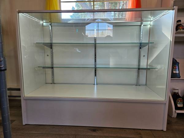 Lighted Glass Display Case 1