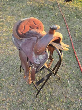 Triange T saddle 16" 1