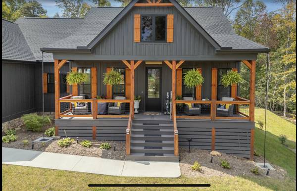 $730,000 / 3br - 1706ft2 - Modern Farmhouse For Sale (Horse Shoe)64029209924225121