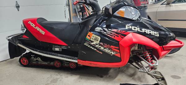 2006 Polaris Fusion 600 Snowmobile 1