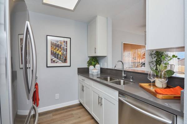 $3,849 / 3br - 1300ft2 - Accent Walls, Energy Saving Hydronic Heating, 3 BD (Santa Clarita)63812226039169124