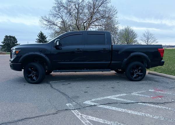 2018 Nissan Titan XD Midnight Edition Crew Cab 4X4 Black Auto 69K - $24,999 (Englewood)63620032125187123