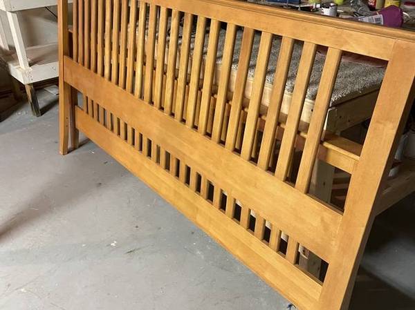 King-sized bed frame       PENDING 1