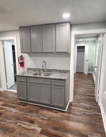 - 2 br apt 1