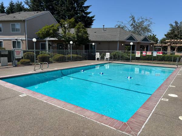 $1,450 / 2br - 945ft2 - Move-In Special! 2nd Floor 2-Bed, 1-Bath Apartment - #227 (Gateway)63977277412866124
