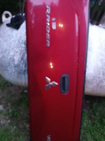 2006-2009 MITSUBISHI RAIDER TAILGATE 1
