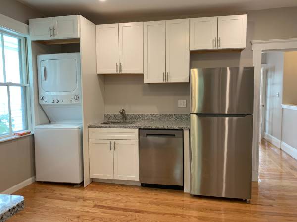 $3,900 / 3br - 1200ft2 - NO FEE! ELECTRICITY & 2 OFF STREET PARKING SPOTS INCLUDED!3 BED/2 BATH (Watertown)