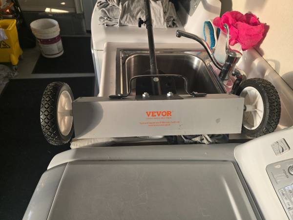 Magnetic Sweeper With Wheels (good condition) brand new 1