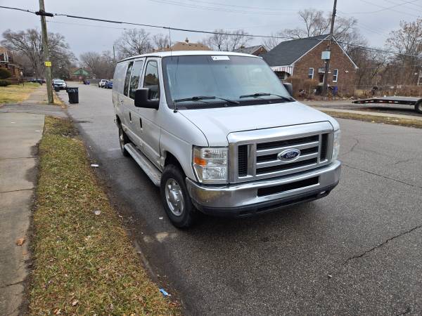 2014 Ford Econoline Cargo Van 1