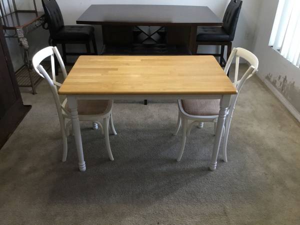 White Kitchen Table with 2 Chairs 1