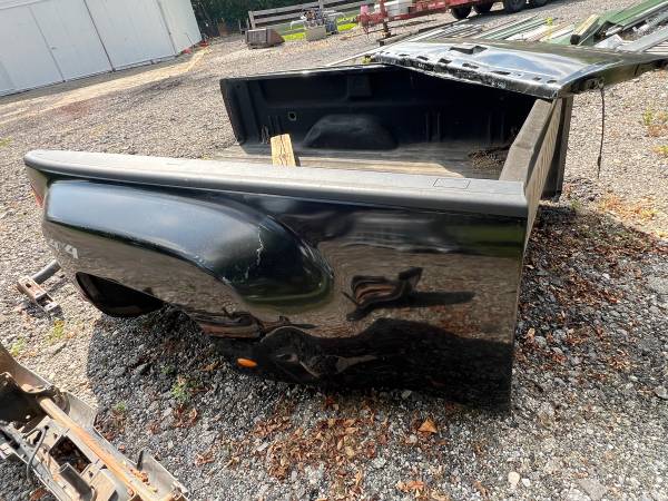 2008 black dually bed 1