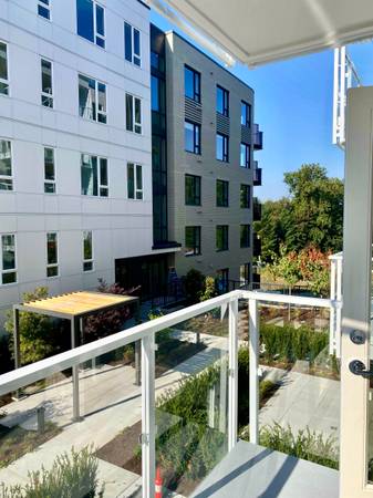 BRAND NEW 1 BED + DEN | BOTANICA | $2,200/MONTH 1