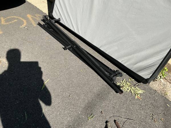 Free queen bed stand 1