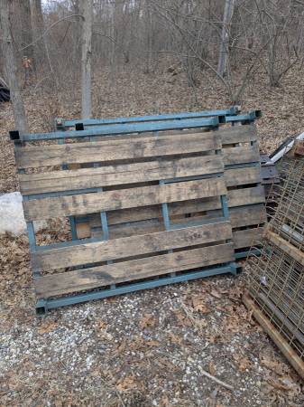 Industrial stackable pallet racking 1