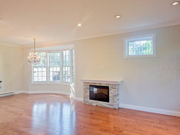 Luxurious Unit in Heritage Building 2