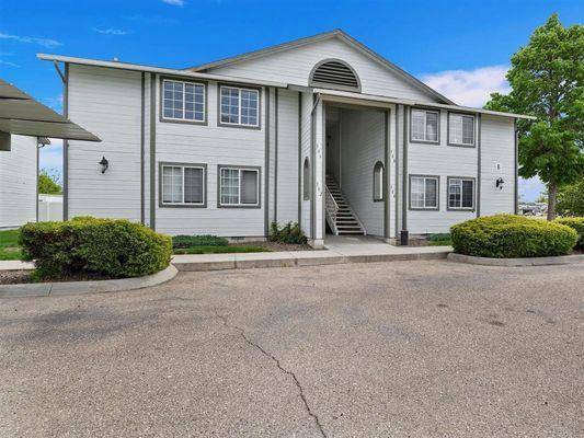 $1,449 / 2br - 906ft2 - Gorgeous Apartments: Minutes from Dining & Shopping Hotspots64003313269377123