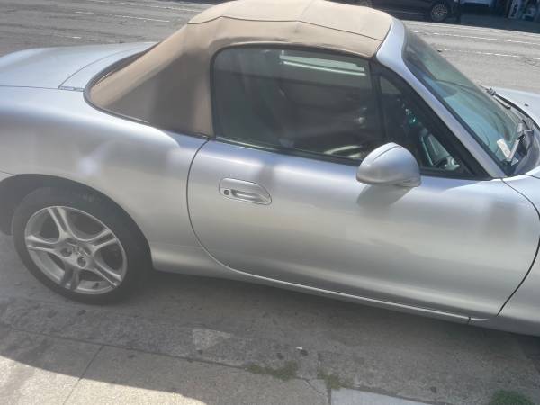 2005 Mazda Miata automático, 168.000 millas, funciona bien - $3.750 (SOMA / south beach)63442368434945124