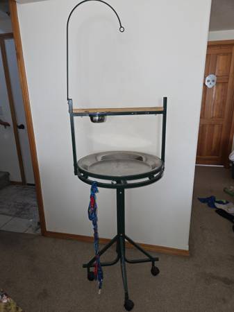 Bird playstand 1