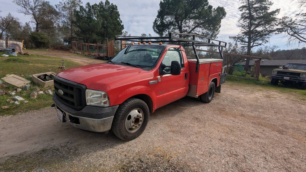 2005 Ford F-350 with combo utility bed