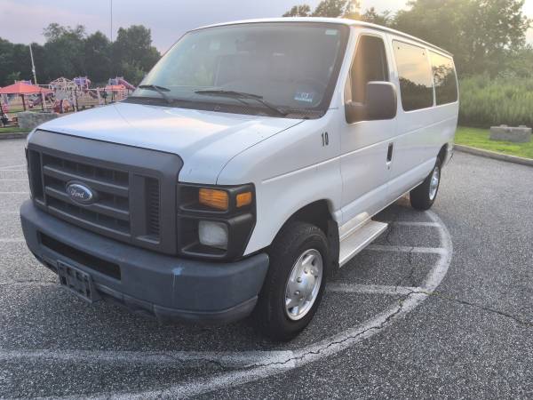 2013 FORD E350 12 PASSENGER VAN IN EXCELLENT MECHANICAL CONDITION 1