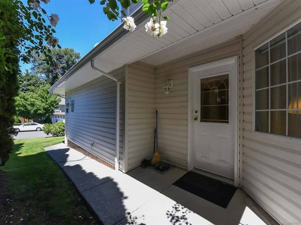 Puntledge Park Duplex - 3 Bedroom 1