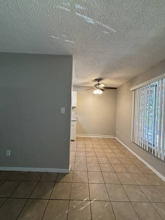 $500 off move in special !! upstairs bedroom apartment  1