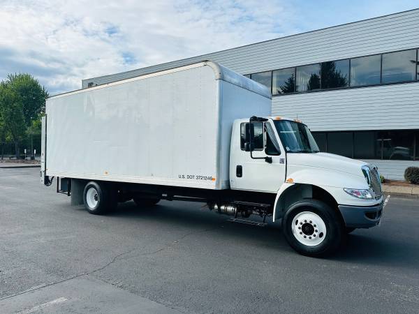 2018 International 4300  LOW LOW MILES 74,000 CUMMINGS DIESEL - $39,90063470610449027122