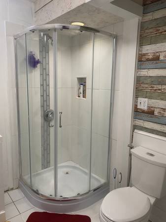 $1,200 Fully Furnished Master Bedroom private bathroBy Edison Train Station. (New Brunswick Rutgers,RWH( Hospital))63676257580675121