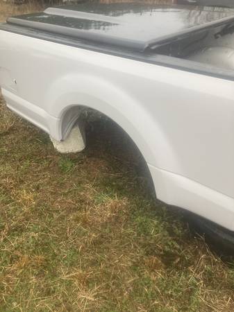 2018 Ford F250 truck bed 8ft New take off f350 SRW - $800 (Mccalla)63471122356227120
