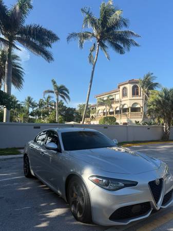 2017 Alfa Romeo Giulia Ti Sport - $17,495 (Nápoles)63470257921795121
