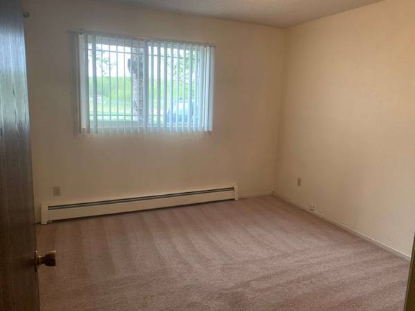 $1,550 / 2br - 950ft2 - Rent an affordable 2 BR apartment close to campus! (Anchorage - Near JBER)63991793290370121