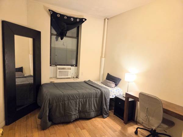 $1,095 / 5br - 90ft2 - Furnished Smallish Room on Broadway (143 street) (Harlem / Morningside)64033457290115124
